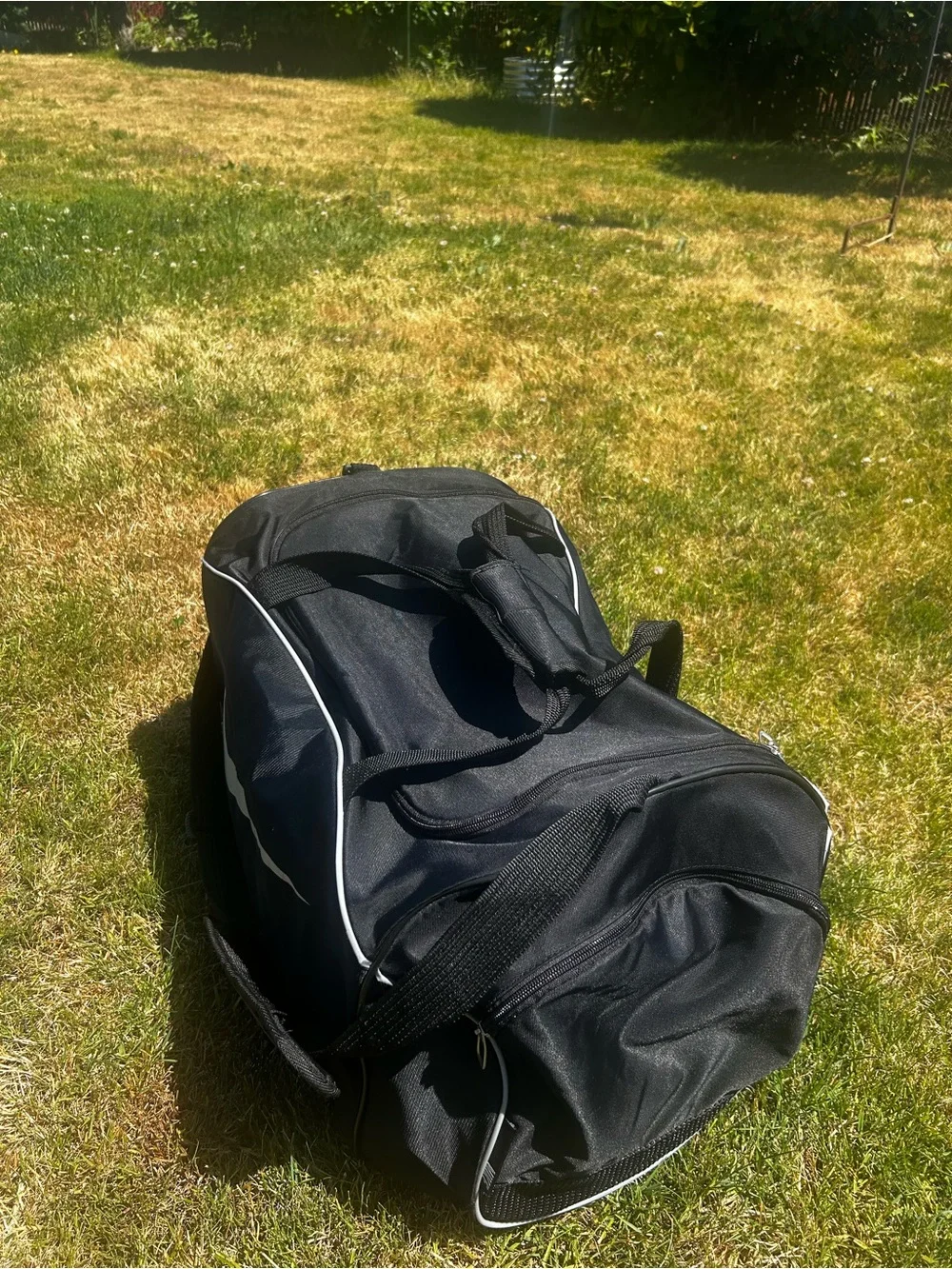 Nike Black Duffle Bag Men's Gym Travel Bag Size 23”x13”x10”